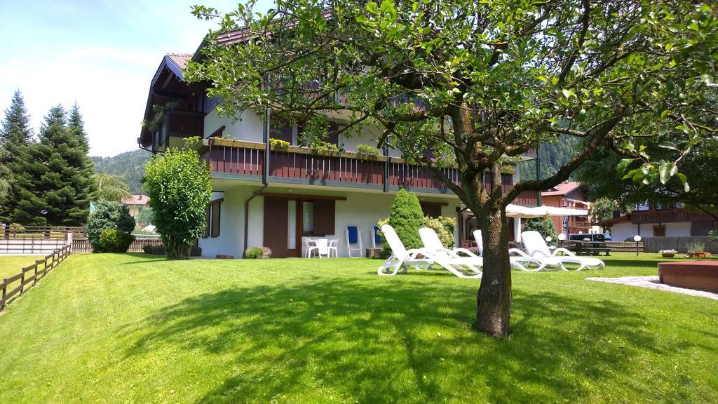 La Felce Bed & Breakfast Carisolo Exteriör bild